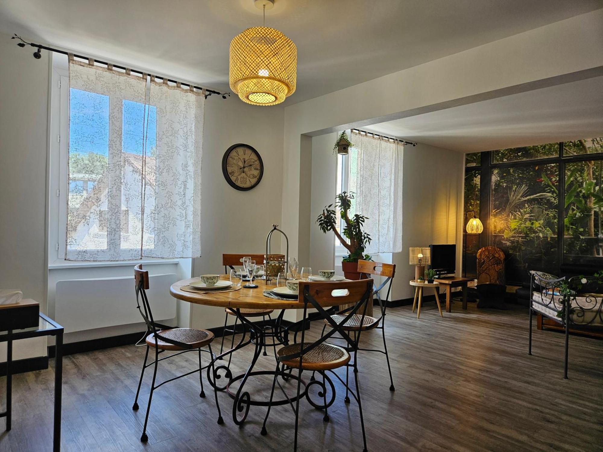 Appartement Le Jardin Imaginaire Champagnole Bagian luar foto